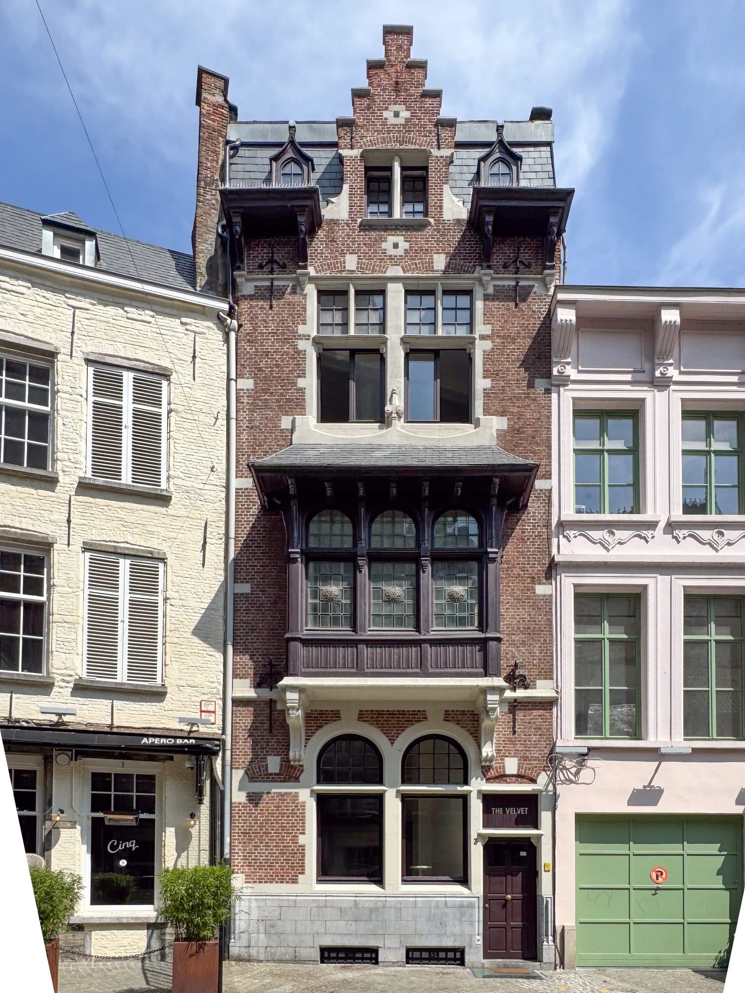 De gevel van het herenhuis aan de Lijnwaadmarkt